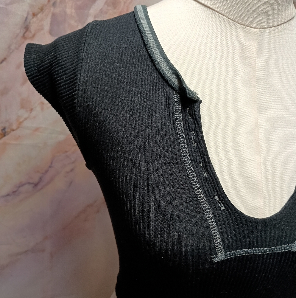 Urban Outfitters Black Crop Top - Picture 2 of 4